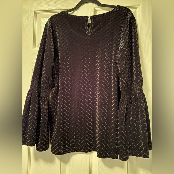 Women’s Black Textured Black Velvet Bell Sleeve Top - Picture 2 of 4